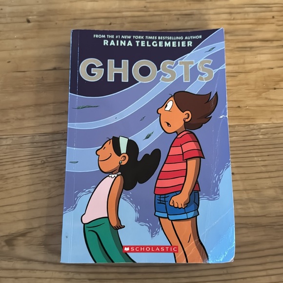 Lot of 3 Girls Comic Chapter Books - Picture 4 of 8